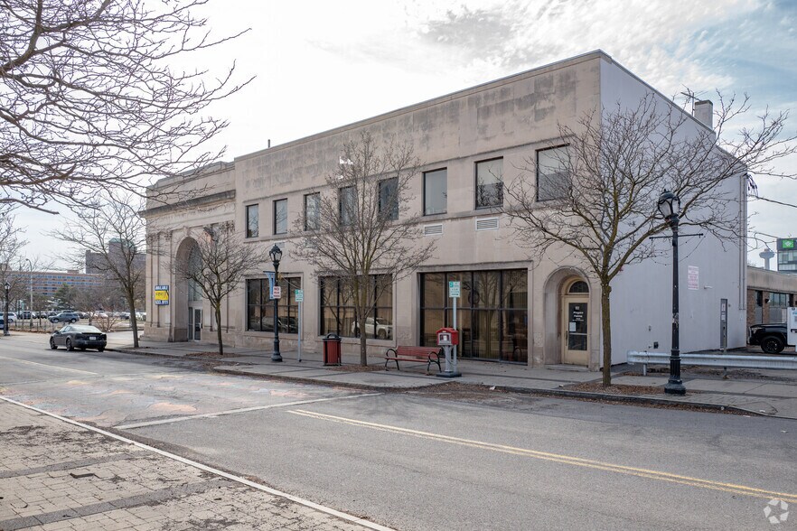 Primary Photo Of 418-420 3rd St, Niagara Falls Bank For Lease