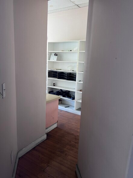 More Photos Of 12450 Burbank Blvd, North Hollywood Unknown For Lease