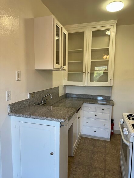 More Photos Of 1458 E 33rd St, Oakland Apartments For Sale