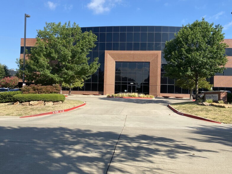 More Photos Of 1575 Heritage Dr, McKinney Office For Lease