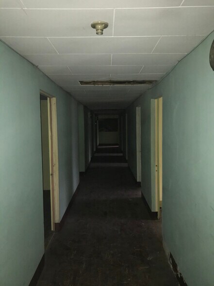 More Photos Of 337 Oak Ave, Spruce Pine Office For Lease