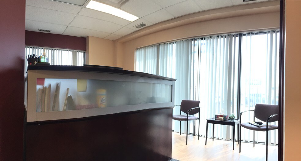 More Photos Of 15604-15626 116 Ave NW, Edmonton Showroom For Sale