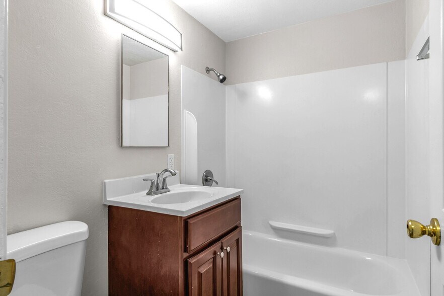 More Photos Of 2244 12th Ave, Oakland Apartments For Sale