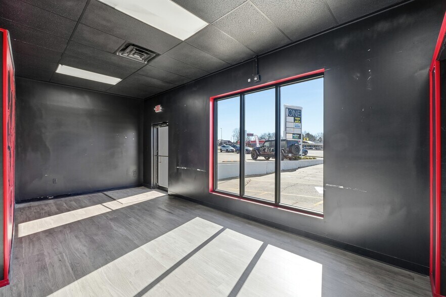 More Photos Of 1223 US-412, Siloam Springs Storefront For Lease