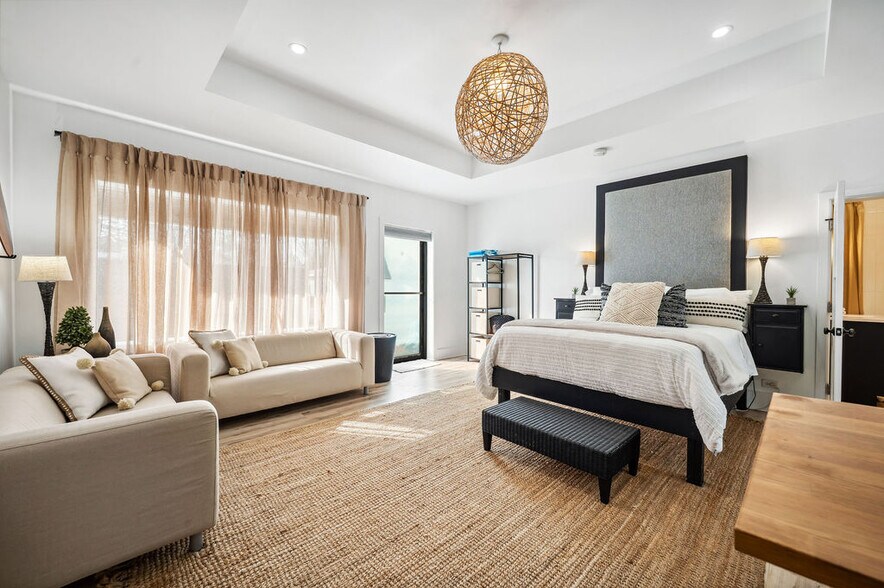 More Photos Of 13662 Red Arrow Hwy, Harbert Hotel For Sale