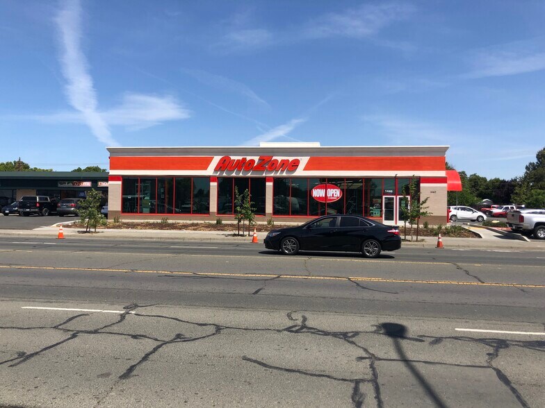 More Photos Of 1440 W Texas St, Fairfield Freestanding For Sale