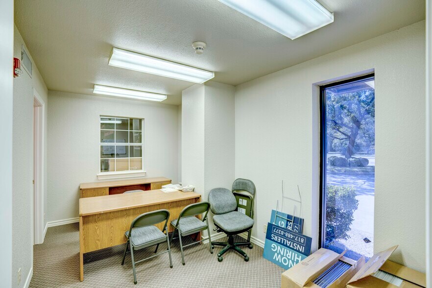 More Photos Of 2620 Carson St, Haltom City Light Distribution For Lease