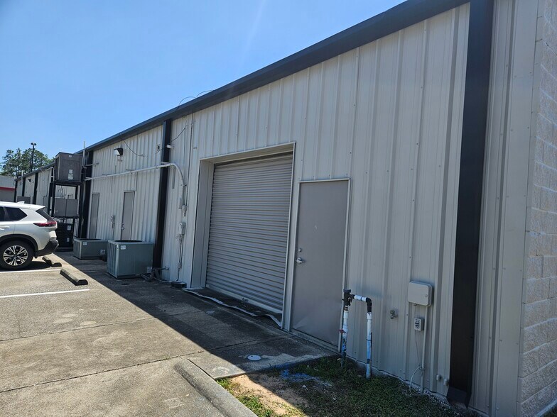 More Photos Of 203-213 S Main St, Lumberton General Retail For Lease