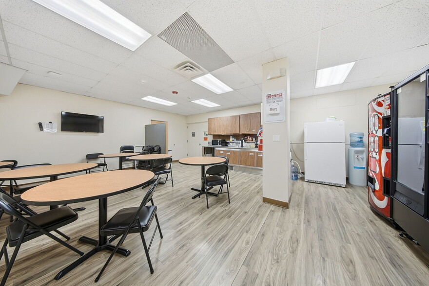 More Photos Of 70 Pleasant Hill Rd, New Windsor Township Office For Sale