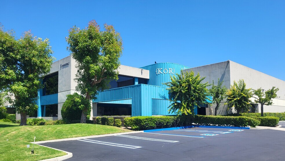 Primary Photo Of 5 Vanderbilt, Irvine Light Manufacturing For Sale