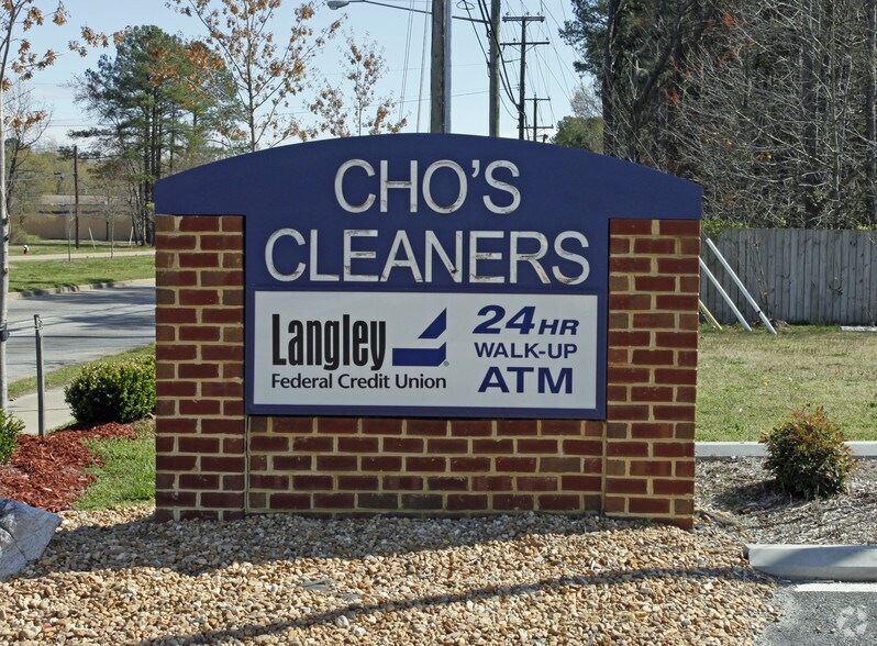 More Photos Of 15463 Warwick Blvd, Newport News General Retail For Lease