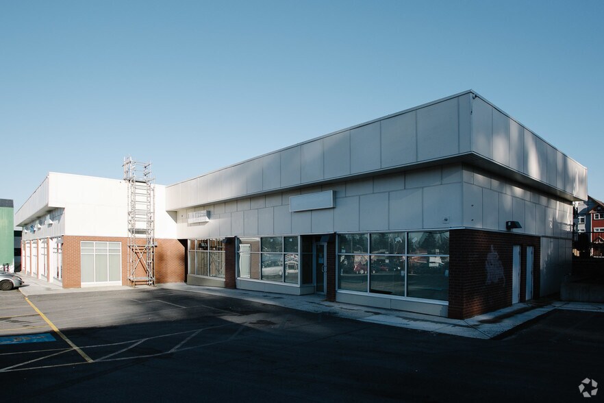More Photos Of 9450 120th St, Surrey Storefront For Sale