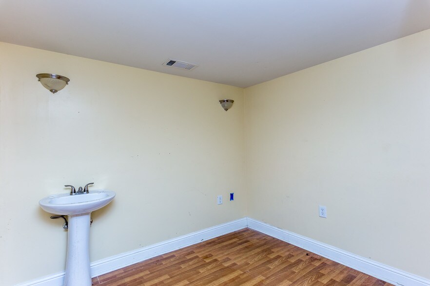 More Photos Of 102 S Main St, Wetumpka Storefront Retail Residential For Sale