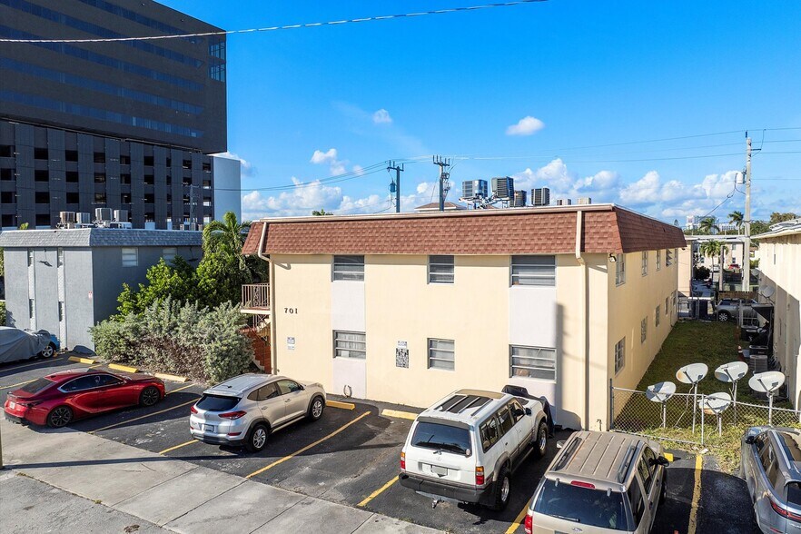 More Photos Of 701 NE 8th St, Hallandale Beach Apartments For Sale