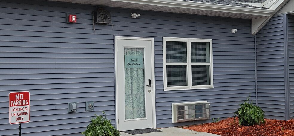 More Photos Of 2235 N Clairemont Ave, Eau Claire Freestanding For Sale