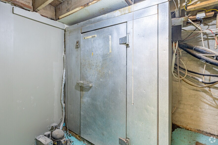 More Photos Of 300-304 N Robinson St, Richmond Freestanding For Sale