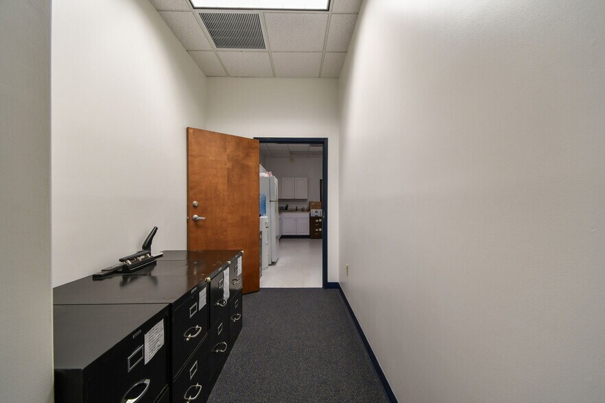 More Photos Of 10901 Danka Cir N, Saint Petersburg Office For Sale