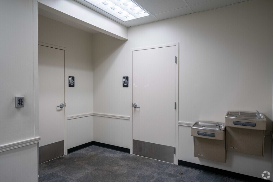 More Photos Of 800 N Orange Ave, Green Cove Springs Freestanding For Lease