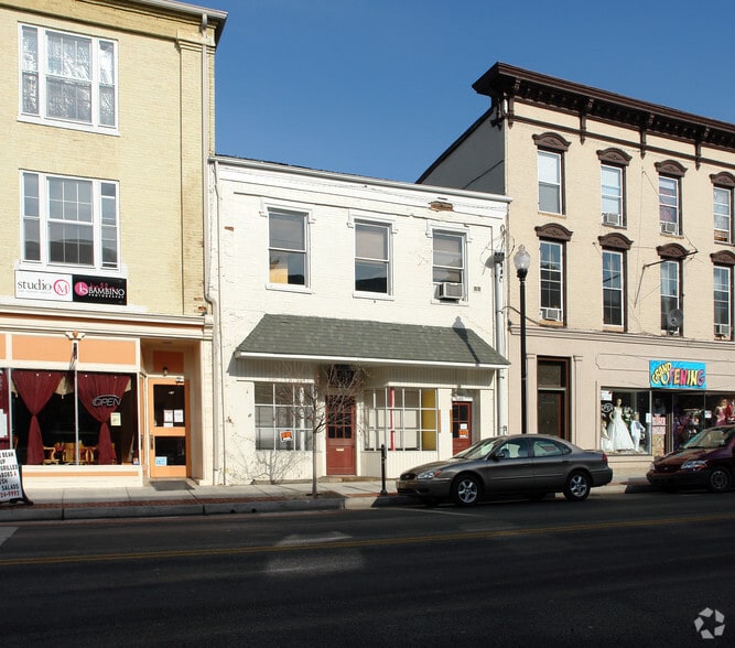 More Photos Of 128-130 W Washington St, Charles Town Storefront Retail Office For Lease