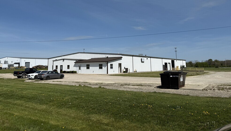 More Photos Of 1100 N Fifth St, Greenfield Service For Lease