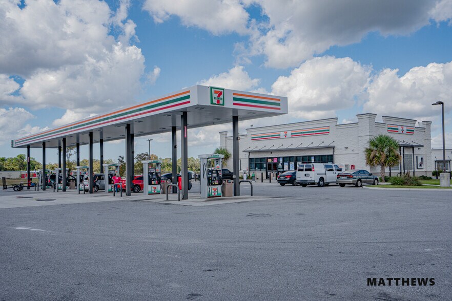 Primary Photo Of 16161 Spring Hill Dr, Brooksville General Retail For Sale