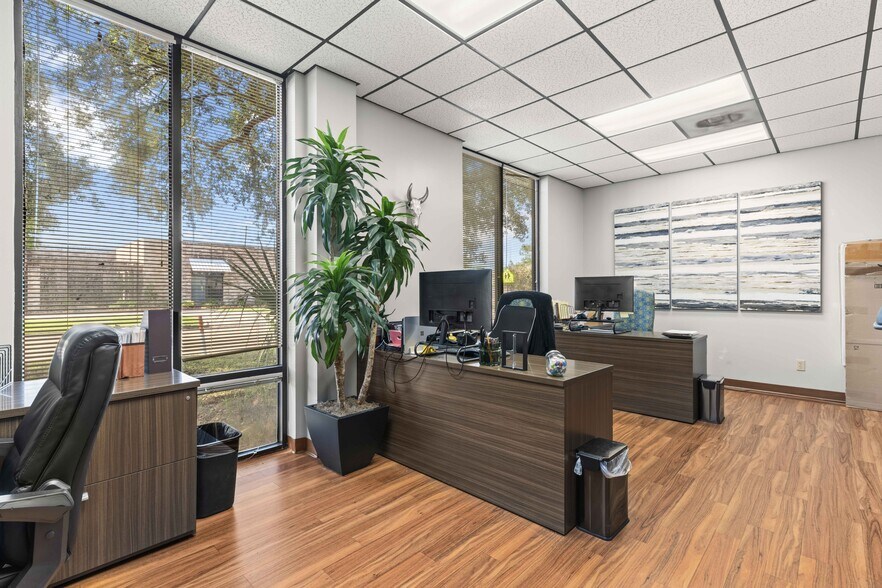 More Photos Of 17227 Mercury Dr, Houston Medical For Sale