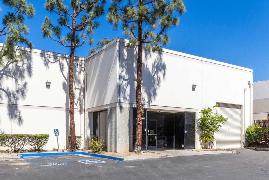 More Photos Of 3 Chrysler, Irvine Warehouse For Sale
