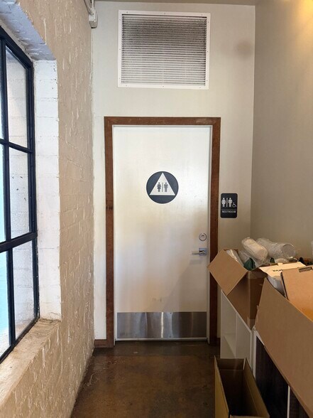 More Photos Of 1822 N Broadway, Los Angeles Storefront Retail Office For Sale