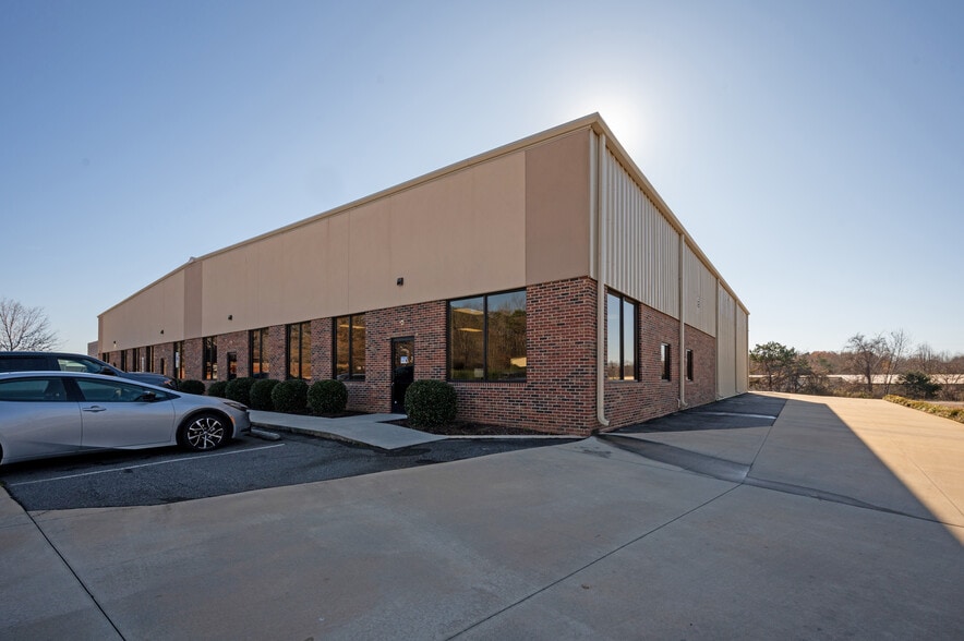 More Photos Of 129 Oakpark Dr, Mooresville Light Manufacturing For Lease