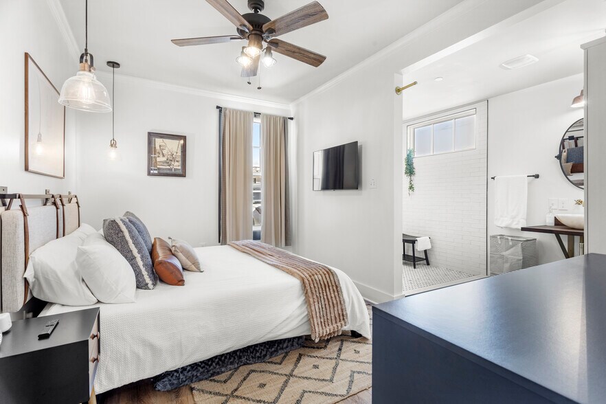 More Photos Of 782 Water St, Biloxi Office For Sale