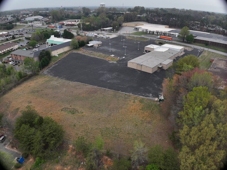 More Photos Of 1244 Garner Bagnal Blvd, Statesville Showroom For Lease