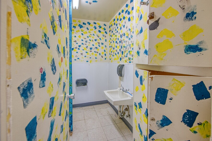 More Photos Of 3311-3315 E Sierra Madre Ave, Fresno Daycare Center For Sale