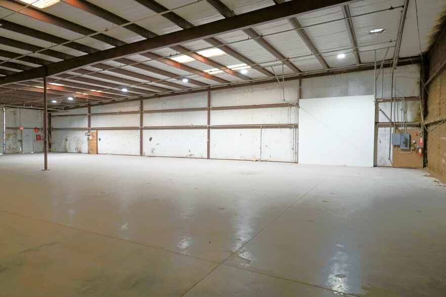 More Photos Of 10312 Bickham Rd, Dallas Unknown For Lease