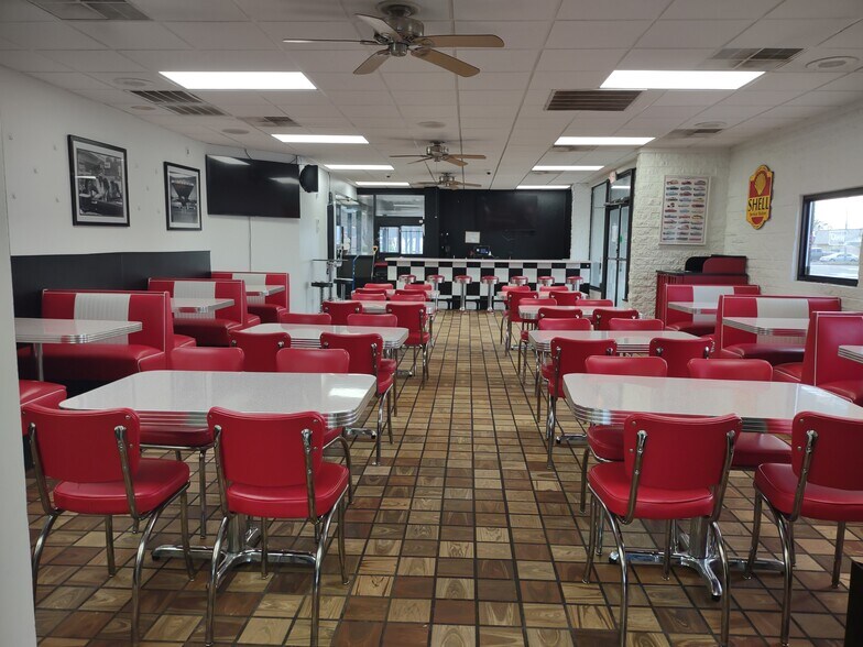 More Photos Of 75 Fifth St SE, Barberton Fast Food For Lease
