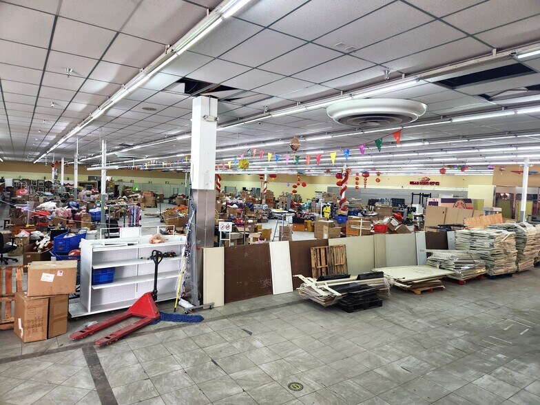 More Photos Of 1860-1920 W Broadway Rd, Mesa Unknown For Lease