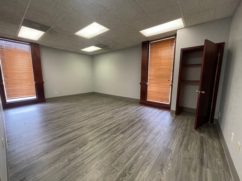 More Photos Of 2401 Fairlane Dr, Montgomery Office For Sale
