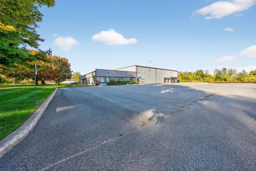 More Photos Of 8 Glens Falls Tech Park, Glens Falls Manufacturing For Lease