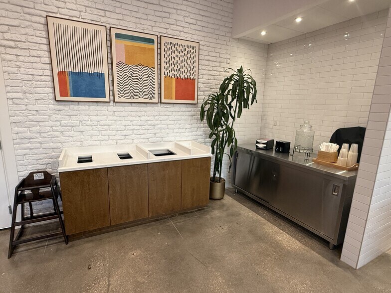 More Photos Of 3995 Richmond Ave, Houston Storefront Retail Office For Lease