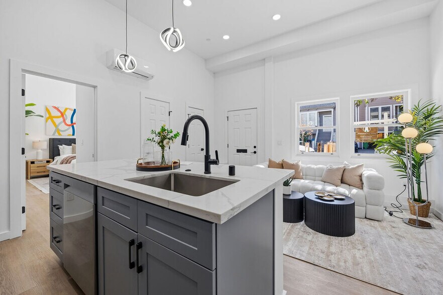 More Photos Of 2730 23rd St, San Francisco Showroom For Sale