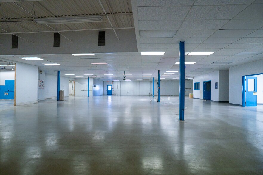 More Photos Of 59 Montclair Dr, Woodstock Warehouse For Sale