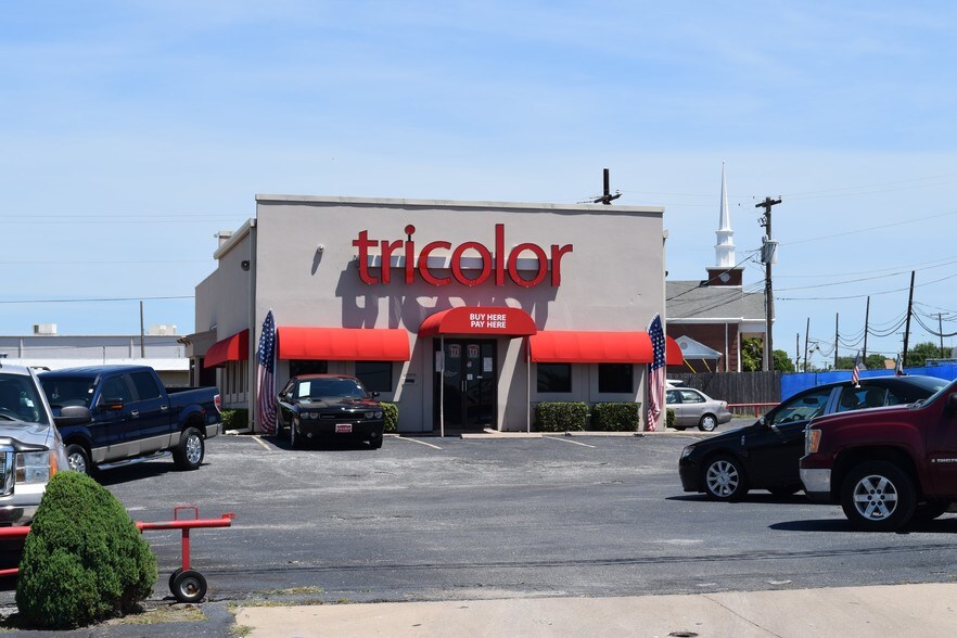 More Photos Of 5959 E Belknap St, Haltom City Auto Dealership For Lease