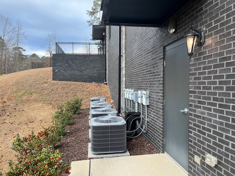 More Photos Of 4550 Preslyn Dr, Raleigh Light Distribution For Sale
