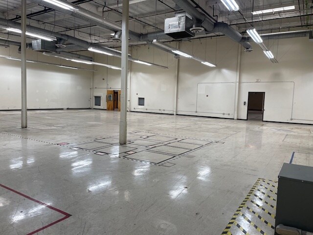 More Photos Of 1917-1921 E Mariposa Ave, El Segundo Warehouse For Lease