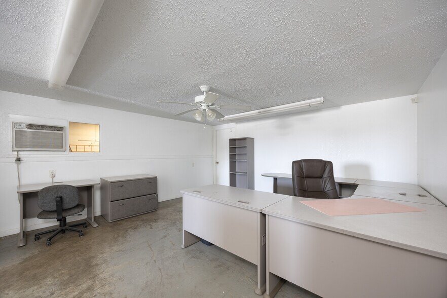 More Photos Of 617 G Alexander fwy, Duncanville Warehouse For Lease