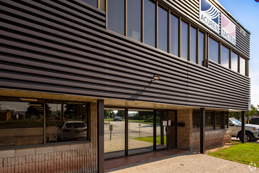 More Photos Of 2180-2190 Speers Rd, Oakville Warehouse For Sale