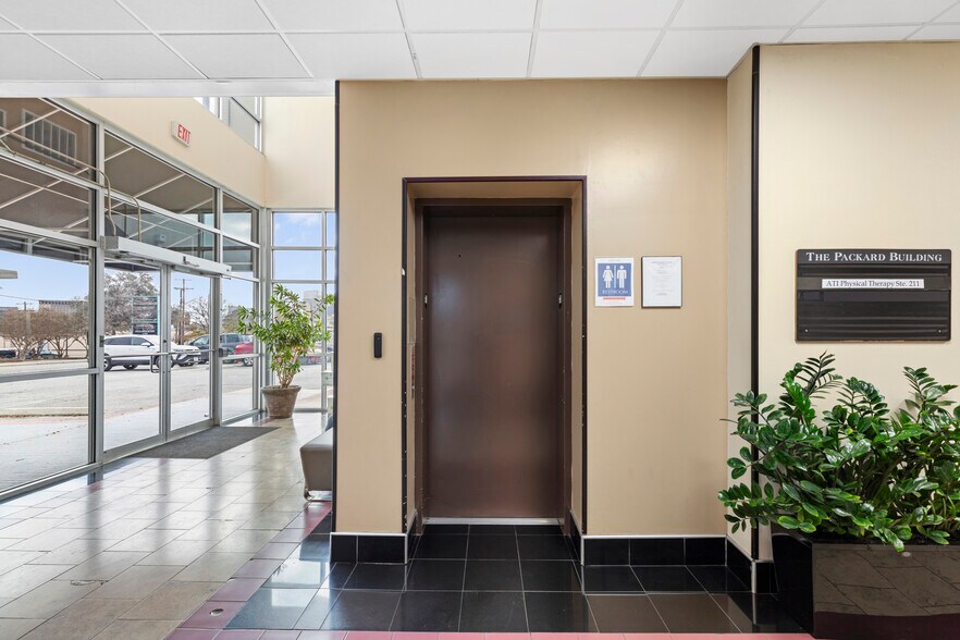 More Photos Of 1123 N Main Ave, San Antonio Medical For Sale