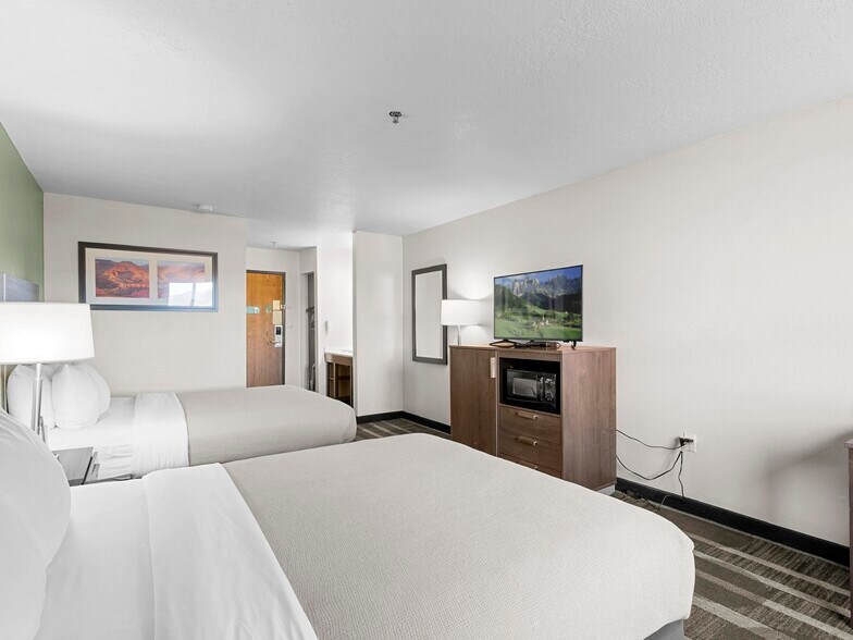More Photos Of 815 E Hwy 89, Kanab Hotel For Sale