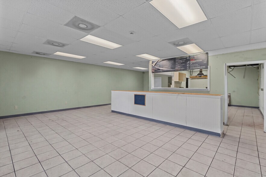 More Photos Of 184 W Main St, Dudley Freestanding For Sale