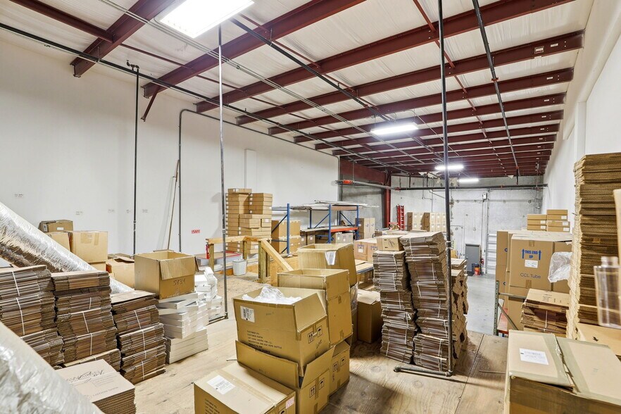 More Photos Of 6881 Kingspointe Pky, Orlando Flex For Sale