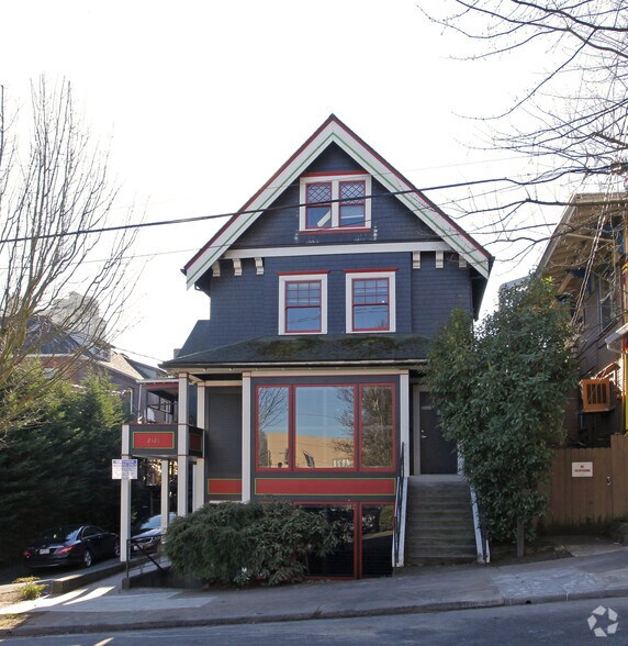 More Photos Of 2326-2330 NW Everett St, Portland Office For Lease